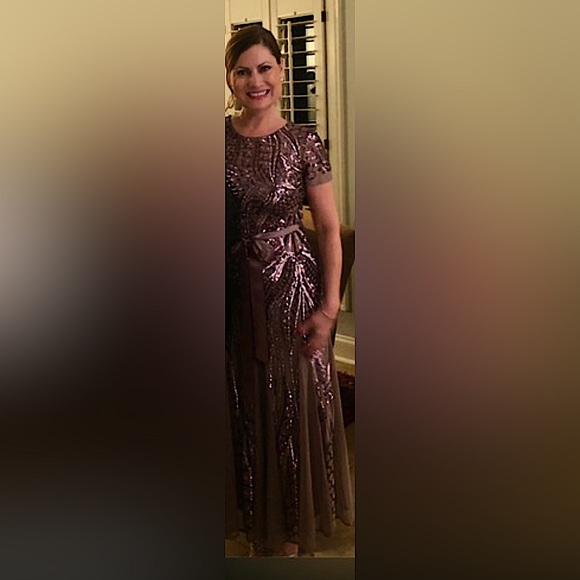 PRICE ⬇️!! DILLARDS PURCHASE!!
LOVELY SEQUINED DRESS💕Pretty Pinkish Mauve Color - Picture 4 of 8